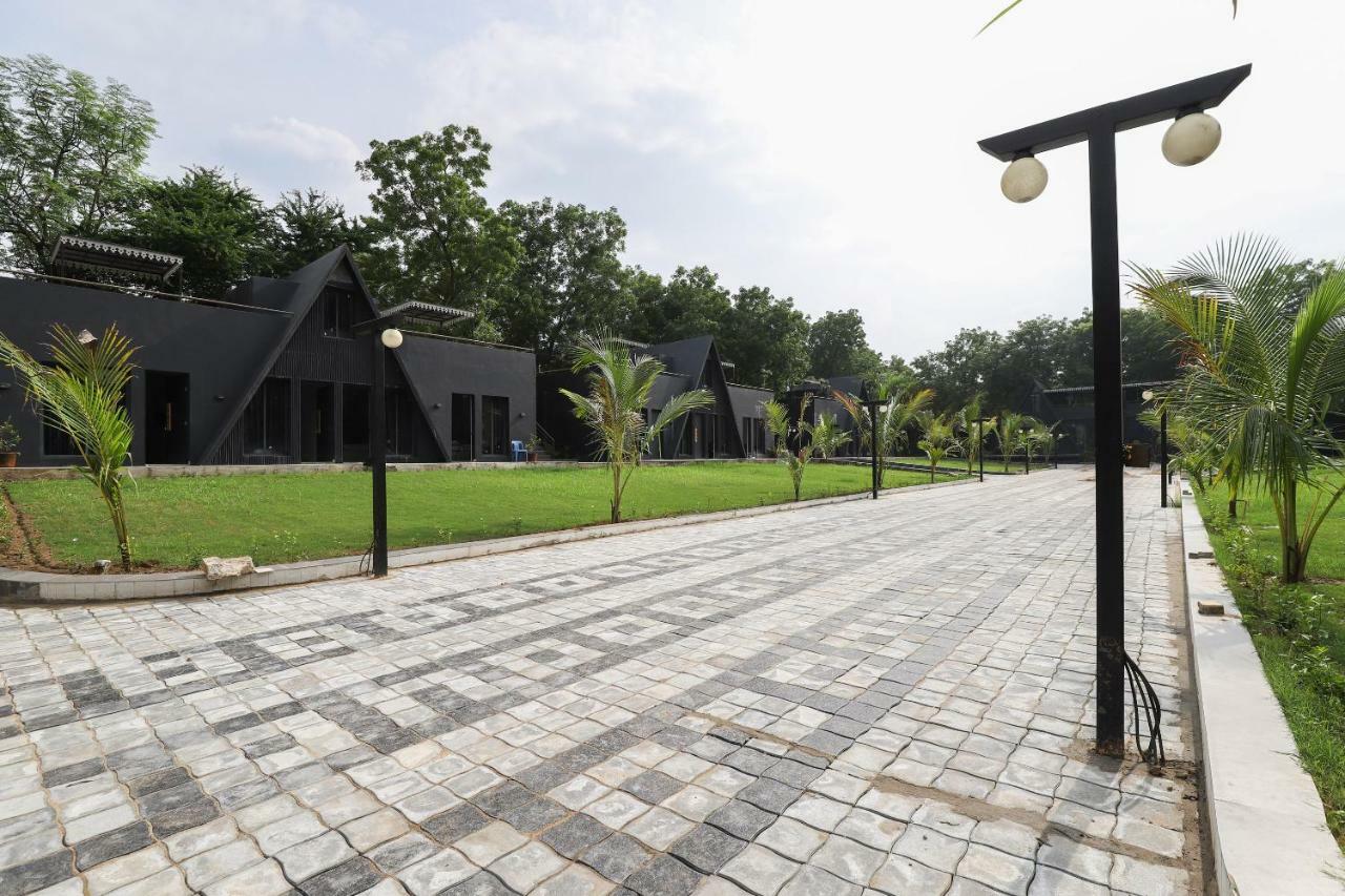 Oyo 48991 Serene Cottages And Resorts Vadodara Exterior photo