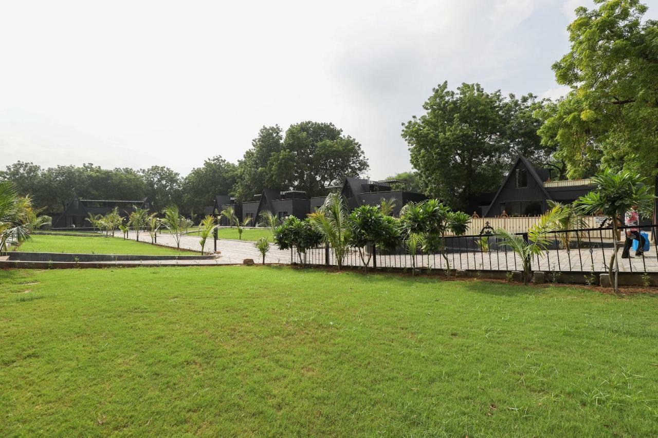 Oyo 48991 Serene Cottages And Resorts Vadodara Exterior photo