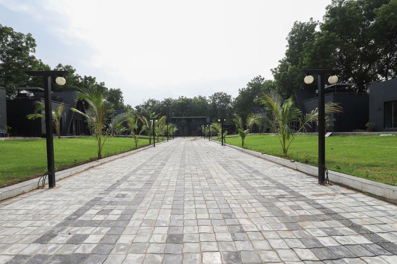 Oyo 48991 Serene Cottages And Resorts Vadodara Exterior photo