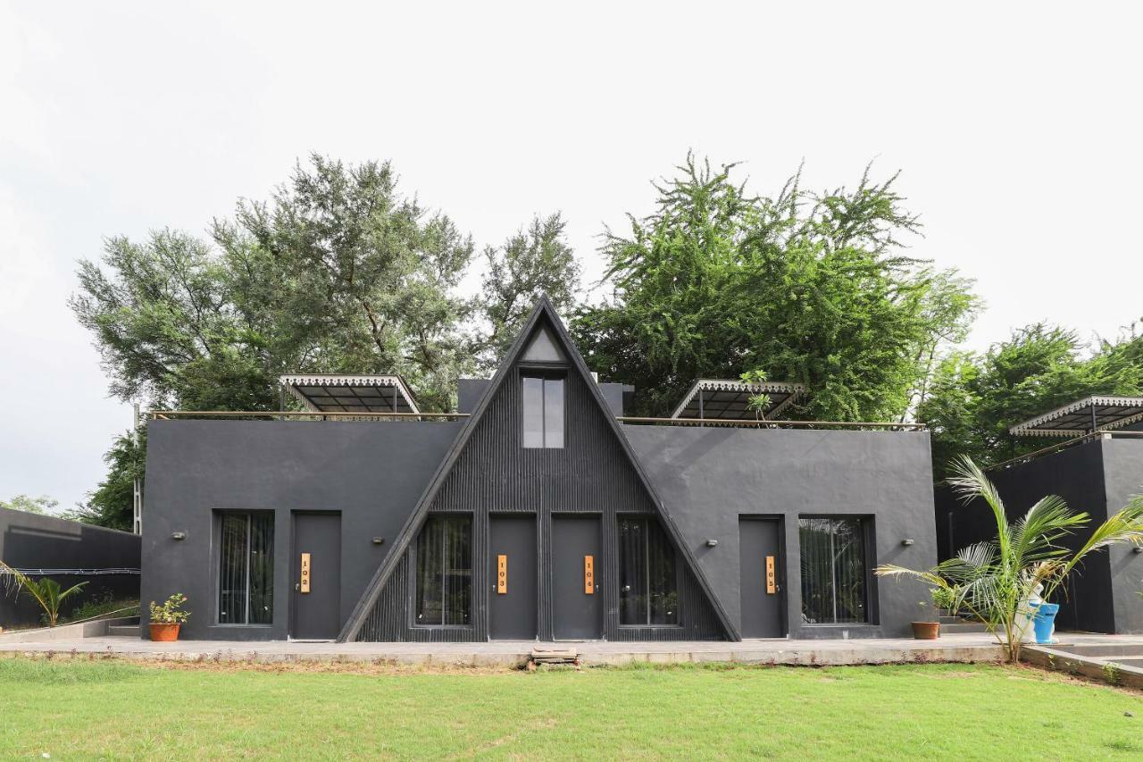 Oyo 48991 Serene Cottages And Resorts Vadodara Exterior photo